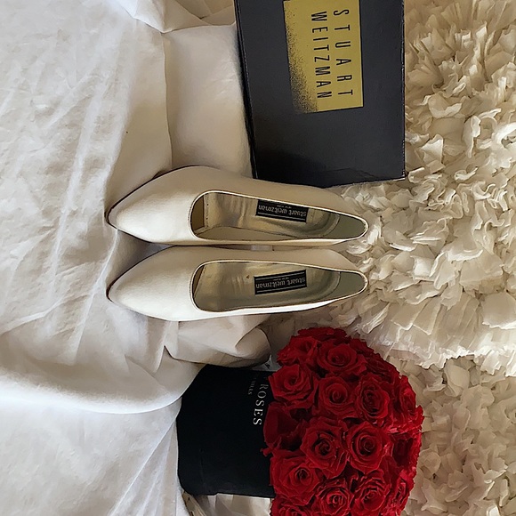 Stuart Weitzman Carol White satin wedding pump size 9 M. - Picture 7 of 7